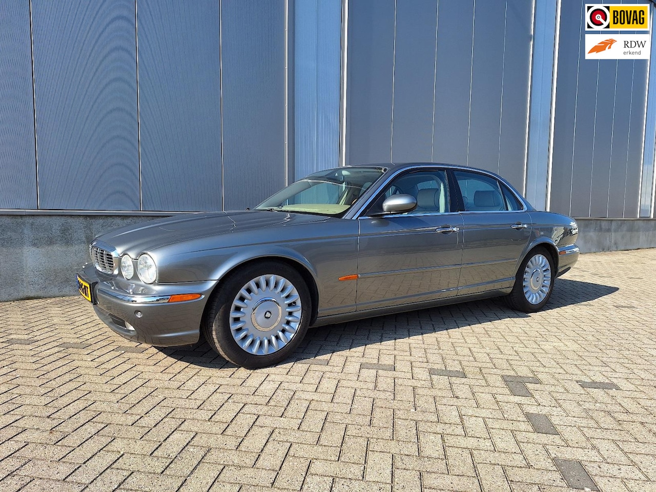 Jaguar XJ - 4.2 V8 Super -396 pk - origineel NL geleverd - AutoWereld.nl