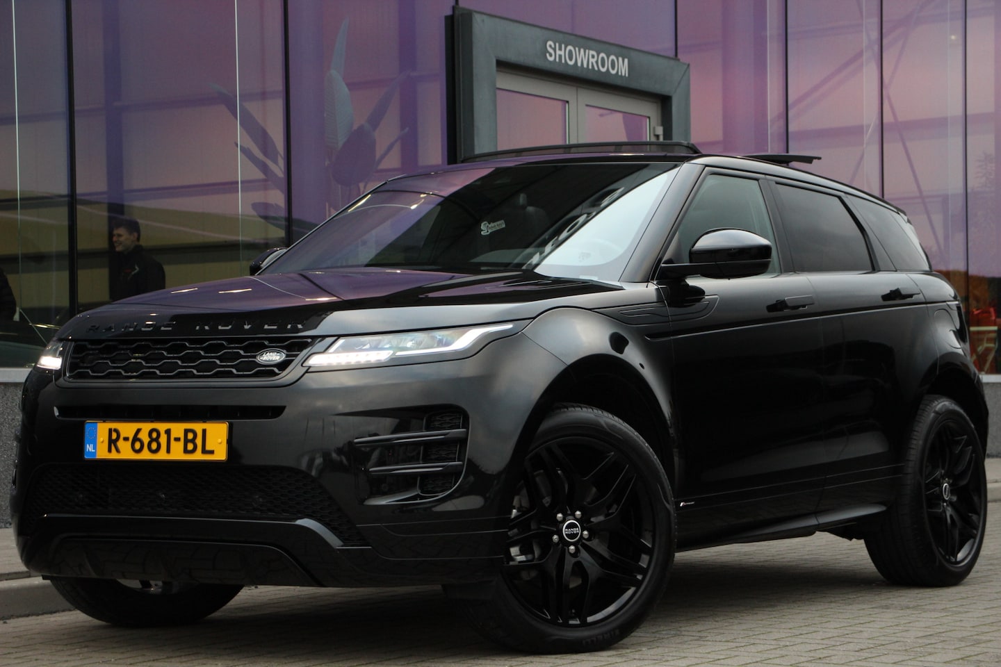 Land Rover Range Rover Evoque - 1.5 P300e AWD R-Dynamic SE | Pano. | Leer | Meridian | Virtual | - AutoWereld.nl