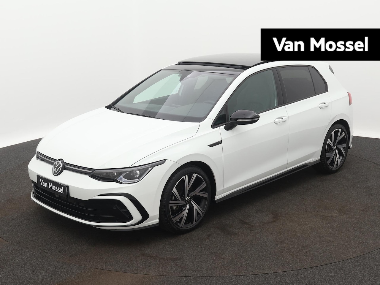 Volkswagen Golf - 1.5 eTSI R-Line Business | ACHTERUITRIJCAMERA | PANORAMADAK | NAVIGATIE | APPLE CARPLAY | - AutoWereld.nl