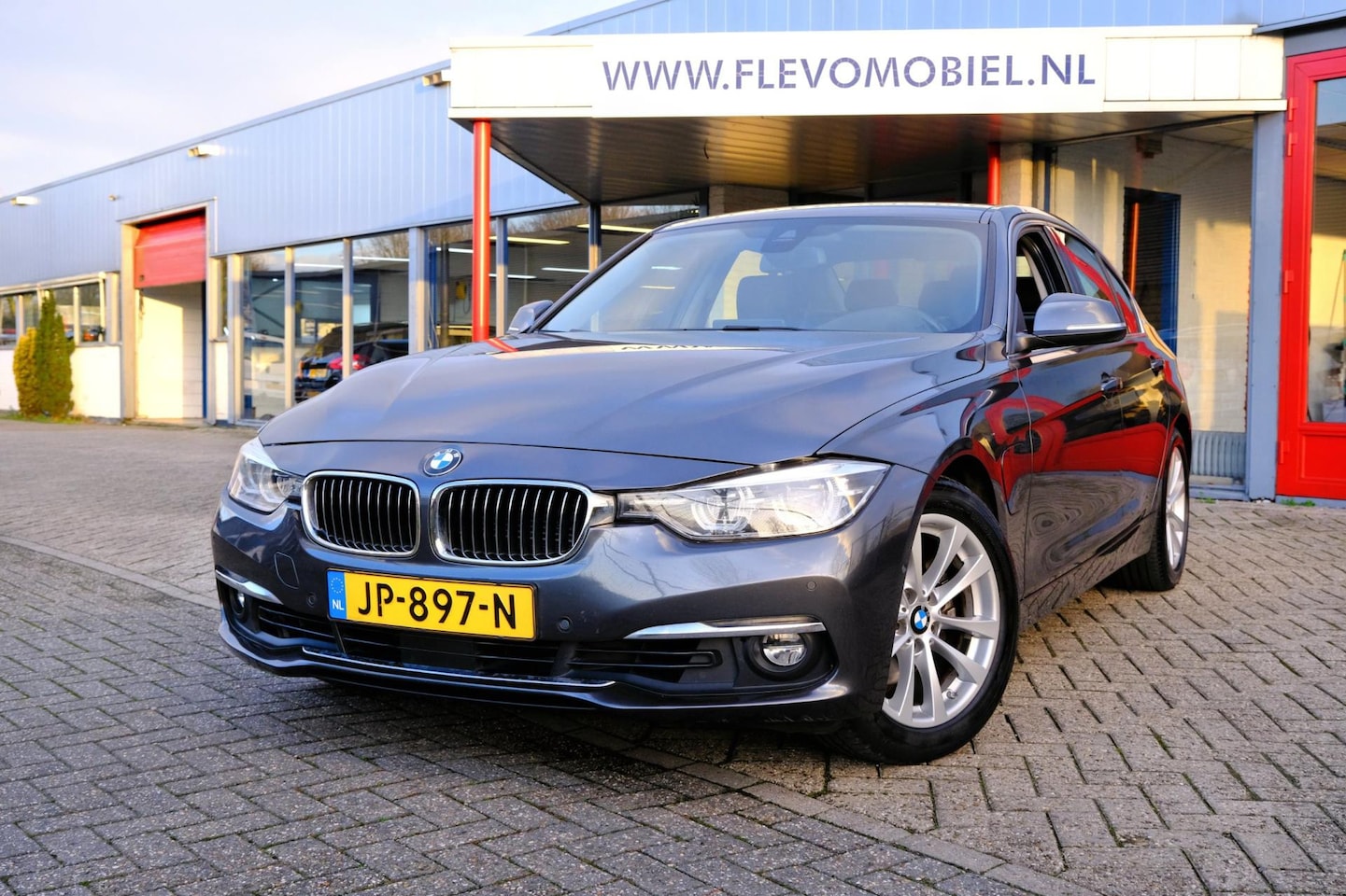 BMW 3-serie - 330e Centennial Executive Aut. Leder|Sportstoelen|LMV|Cam|HUD|Adapt.Cruise - AutoWereld.nl