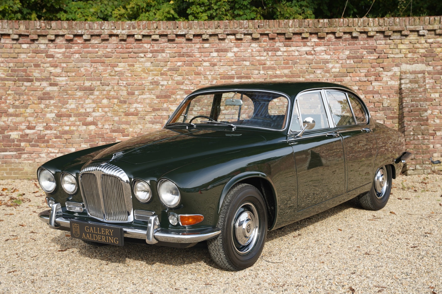 Jaguar Sovereign - Daimler 420 Saloon Marque specialist restored and mechanically rebuilt, original interior - AutoWereld.nl