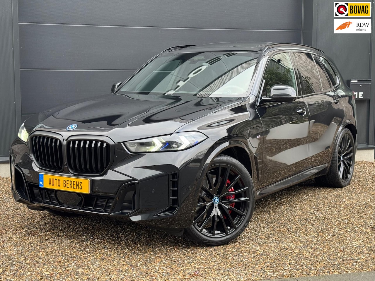 BMW X5 - XDrive50e High Executive M-Sport Pro | Adap Cruise | Trekhaak | Carbon | Pano | Comfort st - AutoWereld.nl