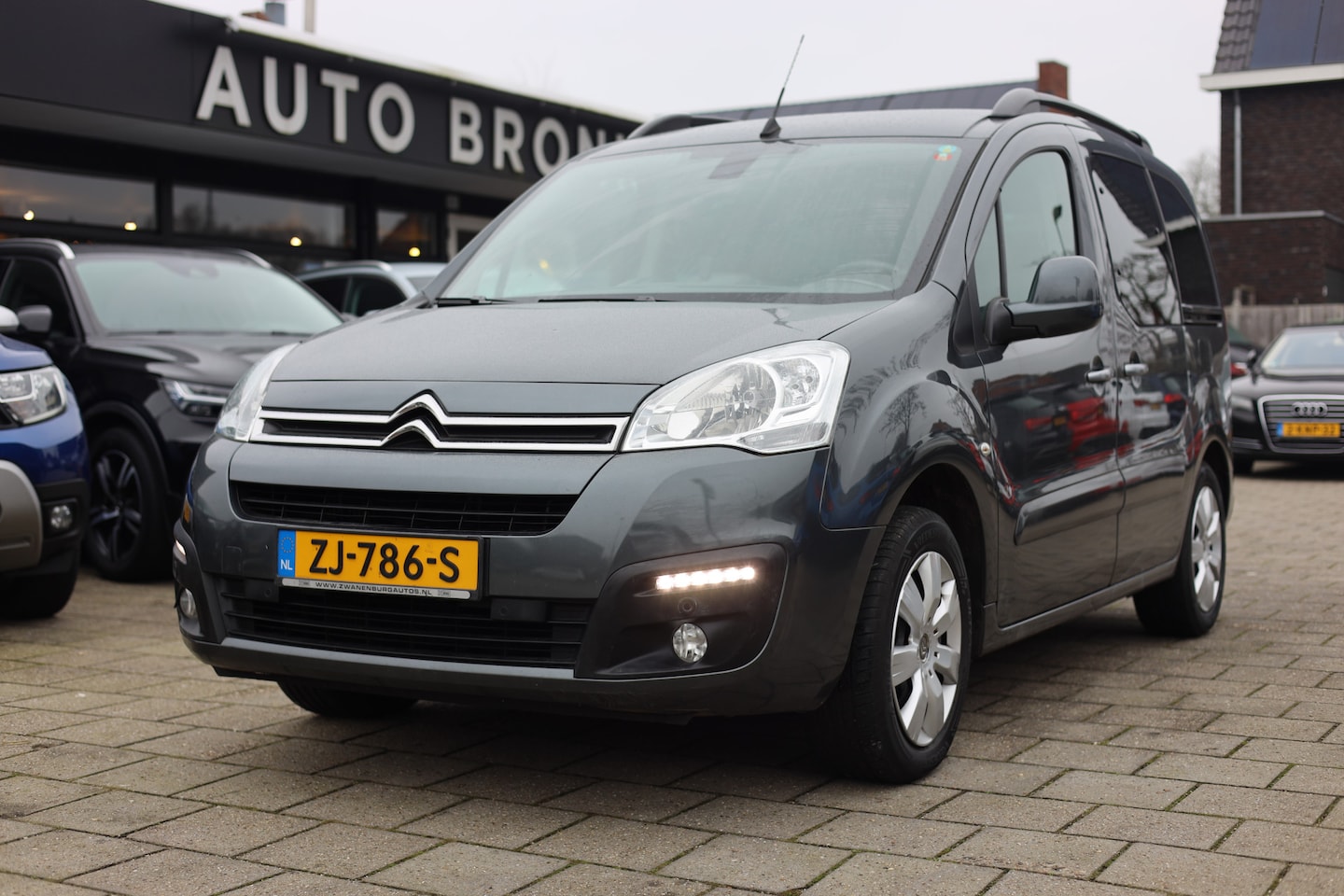 Citroën Berlingo - 1.2 PURETECH XTR | NAVI | CAMERA | TREKHAAK - AutoWereld.nl