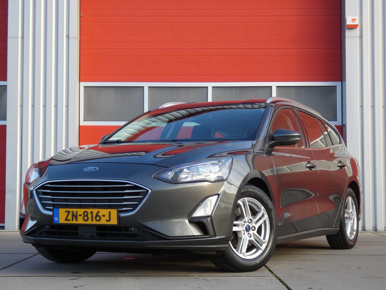 Ford Focus Wagon - 1.0 EcoBoost Trend Edition Business/ lage km/ trekhaak! - AutoWereld.nl