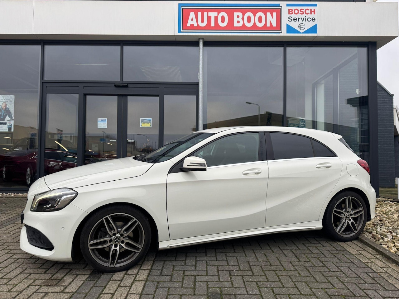 Mercedes-Benz A-klasse - 180 122PK AMG NAVI/BT - 2xPDC 18INCH AMG - CC - 1 PART. EIG. - NL AUTO - KM=NAP - - AutoWereld.nl