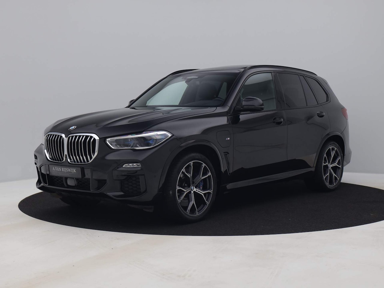 BMW X5 - xDrive45e Executive M-Sport | PANO | ADAPTIVE | LUCHTVERING | STOEL- EN STUURVERW. | TREKH - AutoWereld.nl