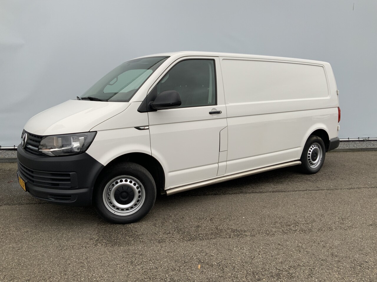 Volkswagen Transporter - 2.0 TDI L2H1 Airco 3 zits Deuren Navi Side Bar Euro 6 - AutoWereld.nl