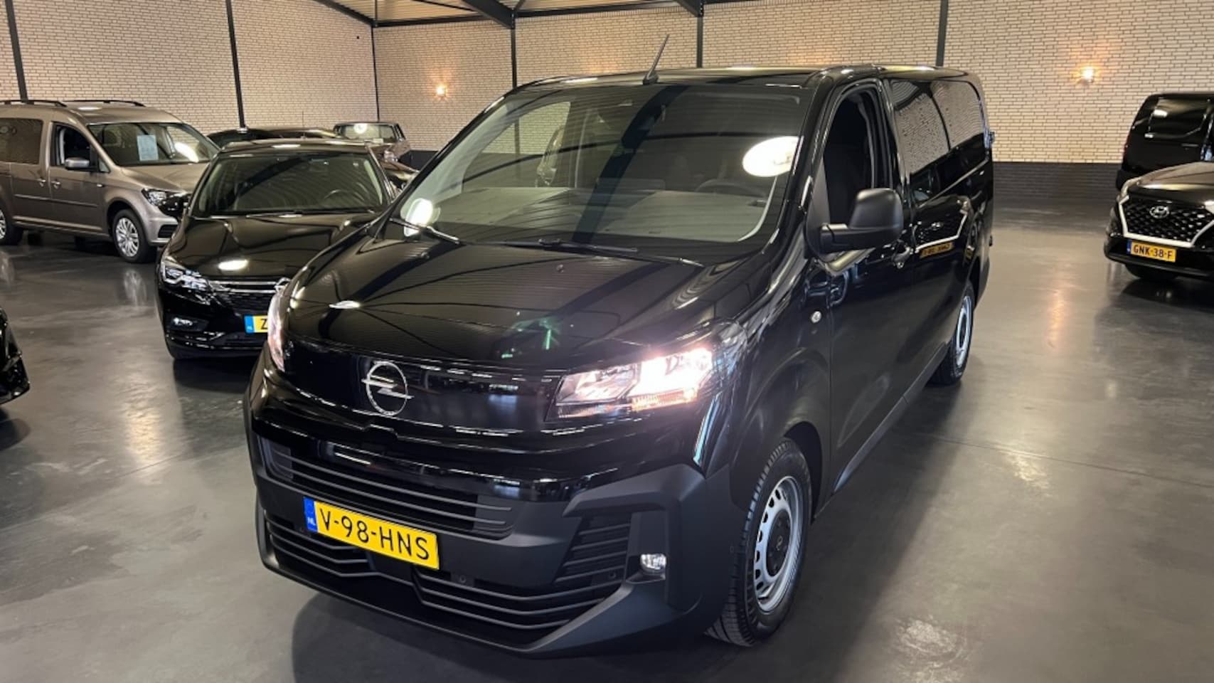 Opel Vivaro - 2.0 Diesel 145 L3 DC 2.0 DIESEL 145 L3 DC - AutoWereld.nl