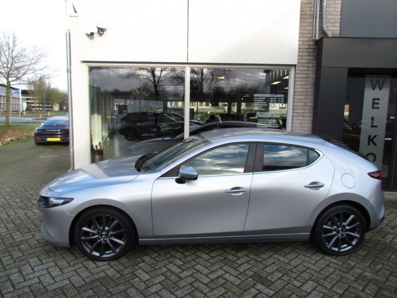 Mazda 3 - 2.0 Skyactiv-X 180pk 6MT Comfort BOSE All Season - AutoWereld.nl