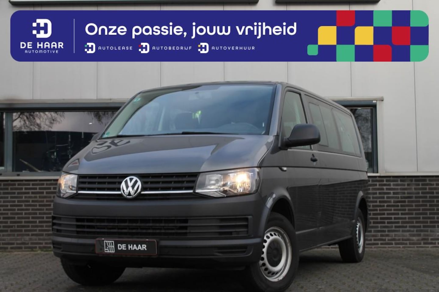 Volkswagen Transporter - 2.0 TDI DSG L2H1 Trendline - Sensoren V + A - Trekhaak - AutoWereld.nl