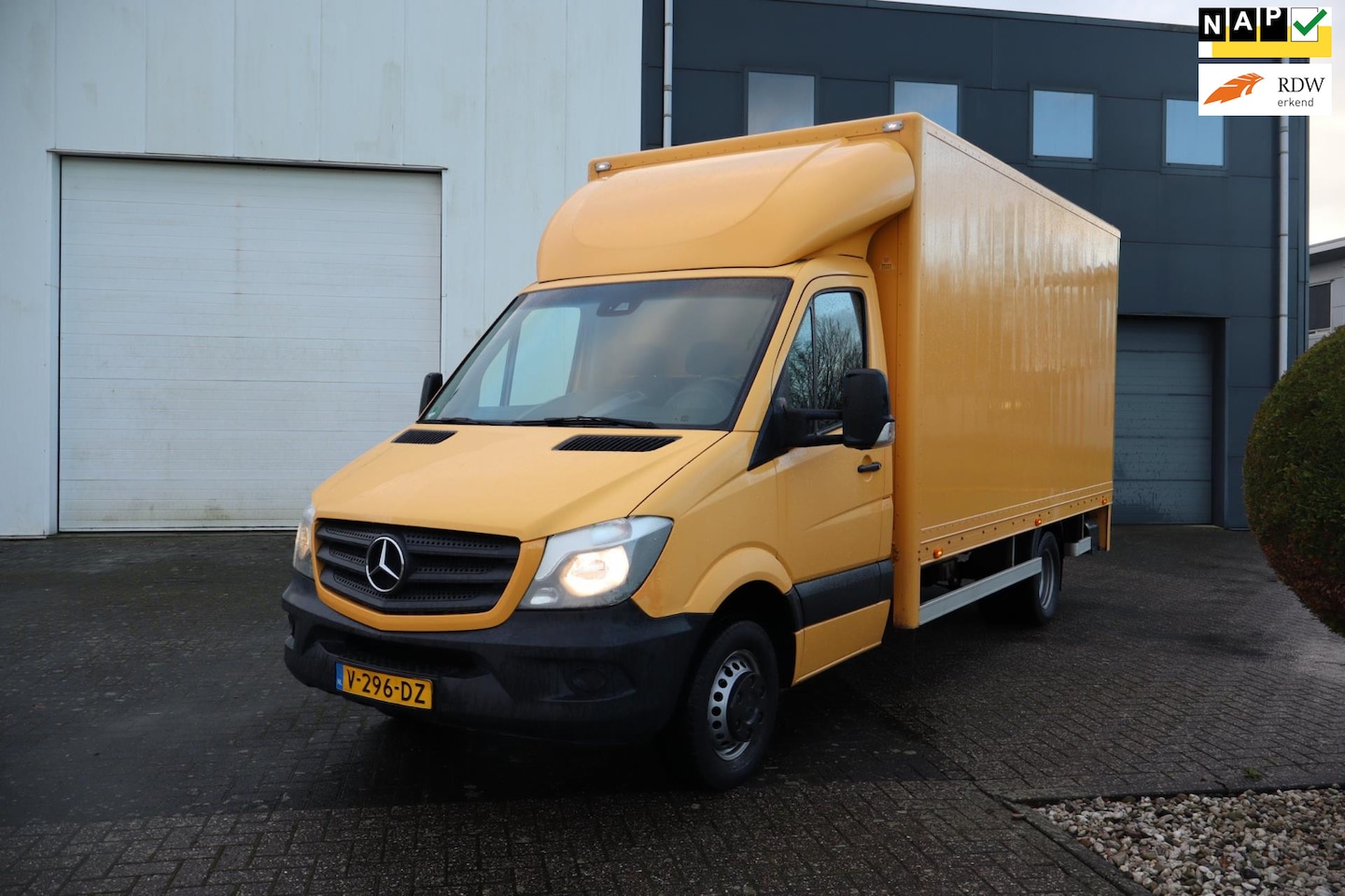 Mercedes-Benz Sprinter - 514 2.2 CDI 432 HD bakwagen met laadklep. Breedte 2 m Lengte 4,4 m Hoogte 2 m - AutoWereld.nl