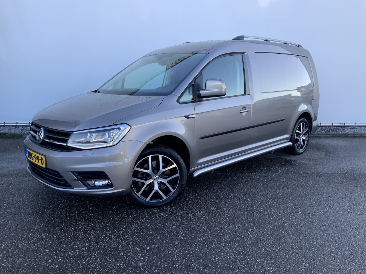 Volkswagen Caddy Maxi - 2.0 TDI L2H1 150 pk DSG Maxi Excl. Edition Autom Airco Alu,Navi Camera Cruise Trek Haak 15 - AutoWereld.nl