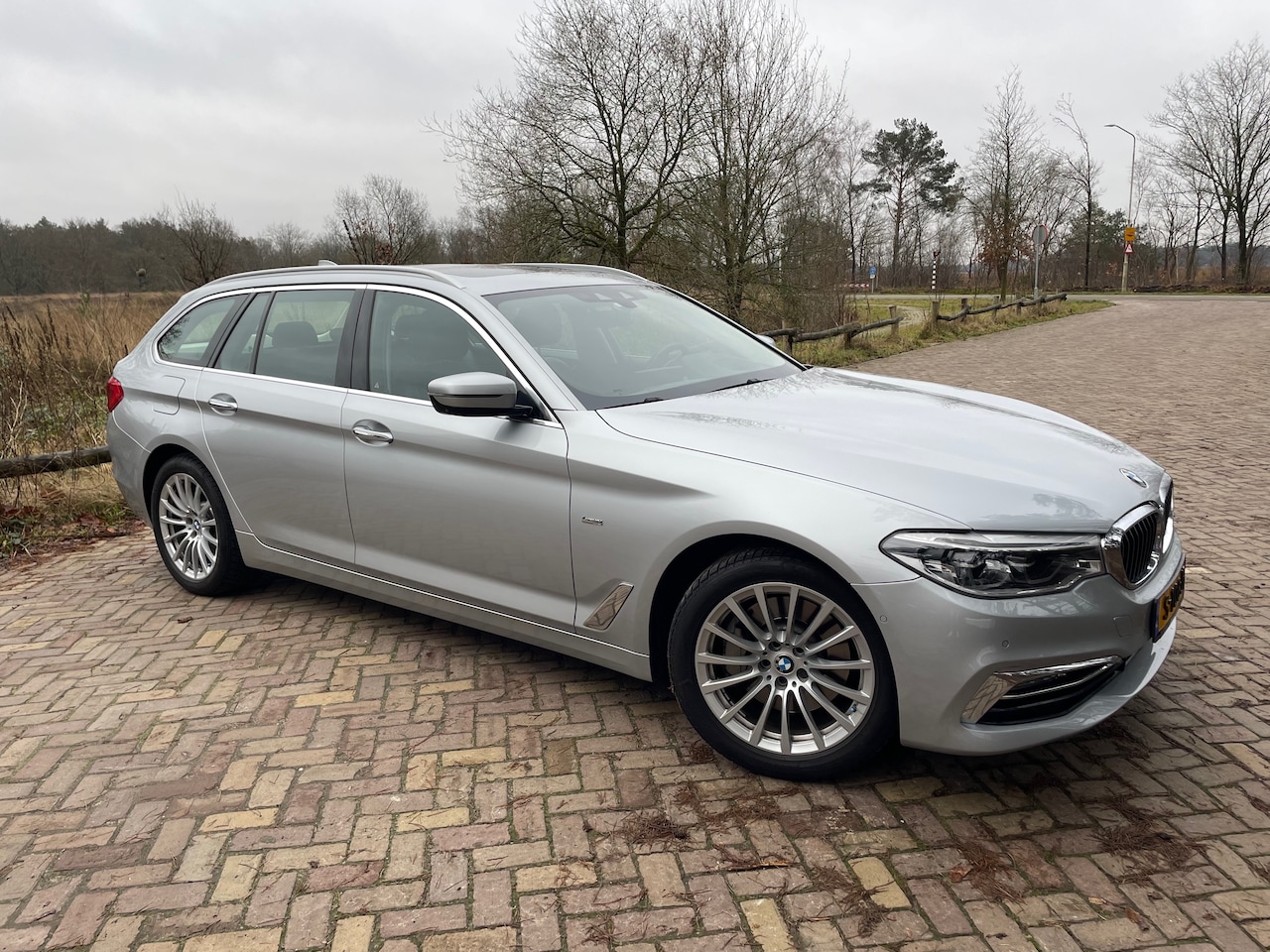 BMW 5-serie Touring - 530i High Executive Vrijwel alle opties, APK t/m jan 2027, volgende onderhoudsbeurt in jan 2027 of 30.000km - AutoWereld.nl