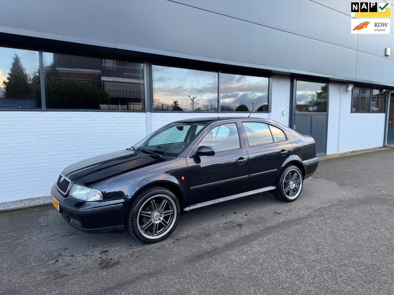 Skoda Octavia - 1.6 Ambiente Airco Trekhaak Nap 2e Eig - AutoWereld.nl