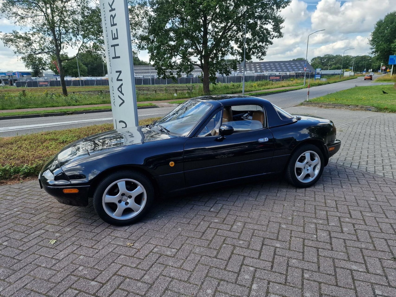 Mazda MX-5 - LIMITED EDITION 1.6i-16V /C.V./STUURBEKR./LEDER - AutoWereld.nl