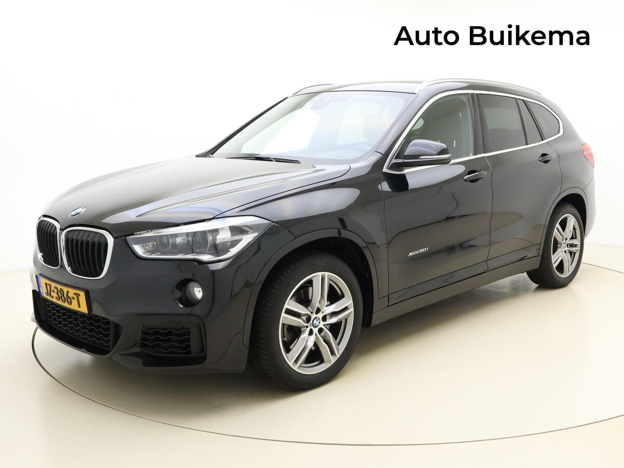 BMW X1 - xDrive20i M Sport -HeadUp -Harman/Kardon -Stoelen Elektr Memory -Trekhaak -Verwarmd Stuur - AutoWereld.nl