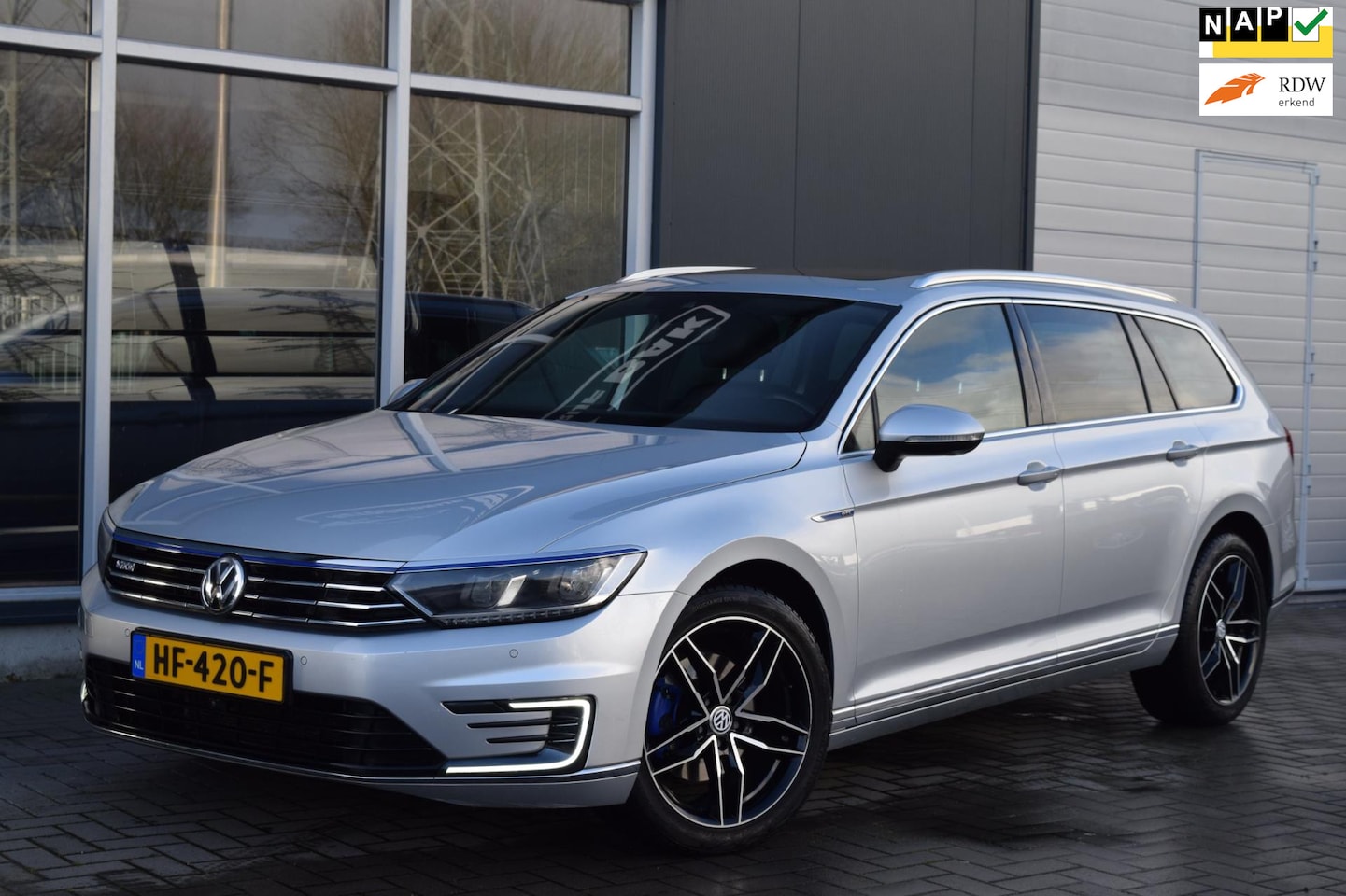 Volkswagen Passat Variant - 1.4 TSI GTE Highline | Vol Optie ! | Virtual | ACC | Lane Assist | NAP + APK 10-2025 ! - AutoWereld.nl