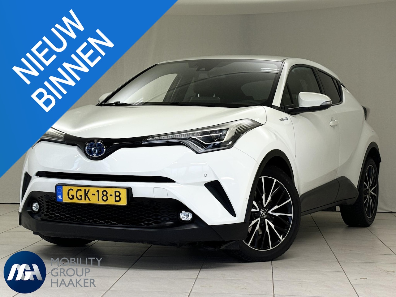 Toyota C-HR - 1.8 Hybrid Dynamic I Navigatie I Parkeercamera I Stoelverwarming I Lederen bekleding - AutoWereld.nl