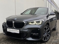 BMW X1 - xDrive25e M-SPORT * LED, NAVI+, PANORAMA, TREKH, SPIEGELPACK, 19-inch LMV * 1e EIG - Slech