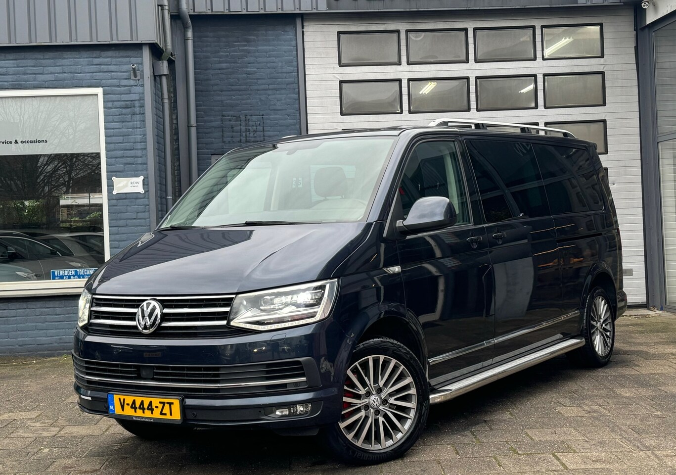 Volkswagen Transporter Caravelle - 2.0 TDI L2H1 DC 4Motion Trendline | Clima | Camera | DSG | Caravelle - AutoWereld.nl