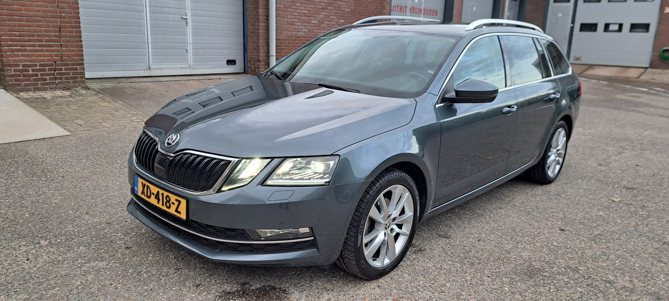 Skoda Octavia Combi - 1.0 TSI Greentech Style Business DSG-7 / Canton/ APK 01-2027 / Cam - AutoWereld.nl