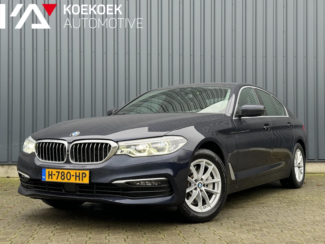 BMW 5-serie - 530e iPerformance Comfort stoelen | ACC | 360 | H/K - AutoWereld.nl