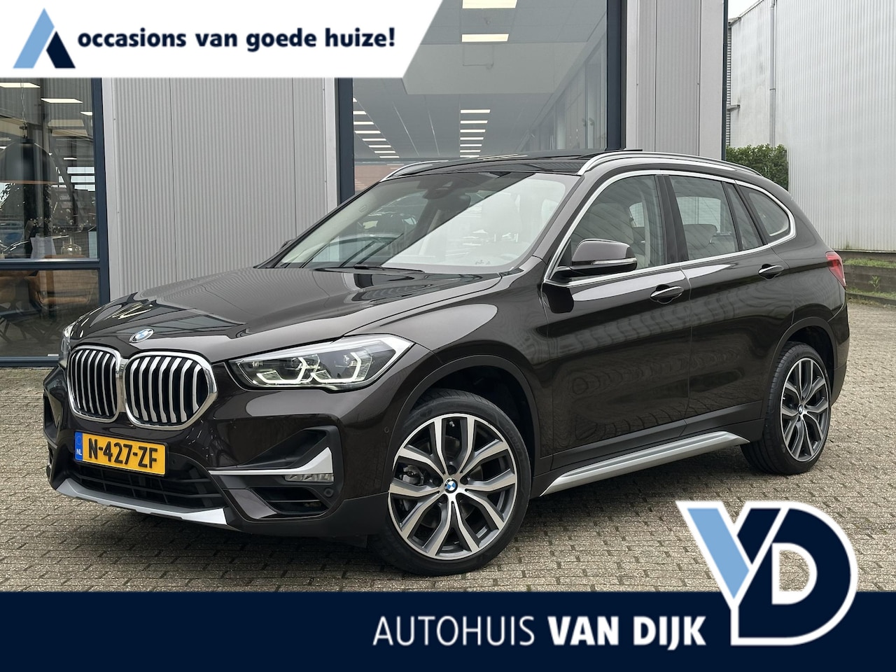 BMW X1 - sDrive20i 178pk Business Edition Plus | Head-up/Leder/Sportstoel/Navi/Camera/19-inch - AutoWereld.nl