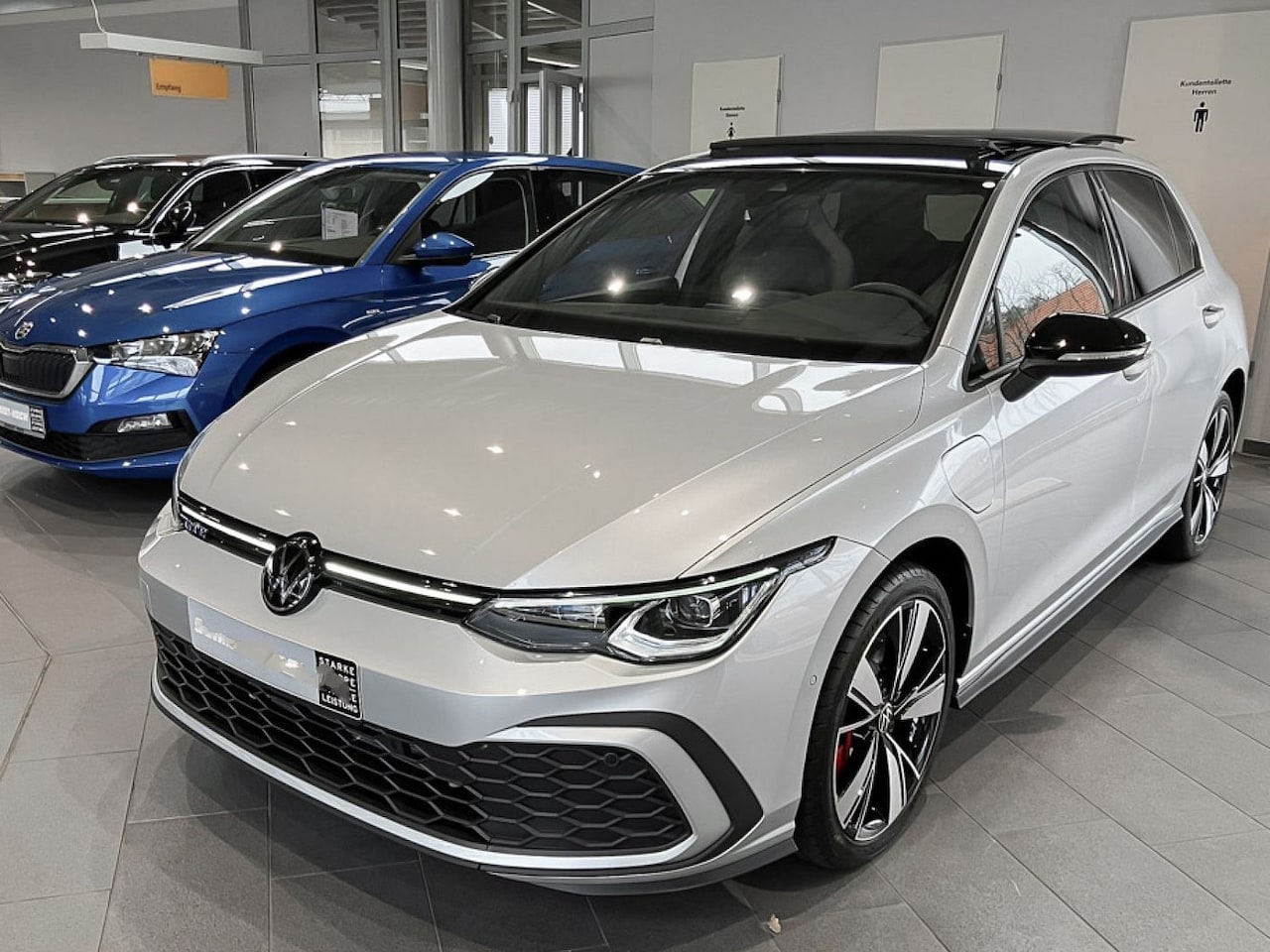 Volkswagen Golf - 1.4 eHybrid GTE ** IQ LIGHT, BLACK STYLE, PANORAMA, ALARM, 18-inch LMV, STUURVERW. ** Slec - AutoWereld.nl