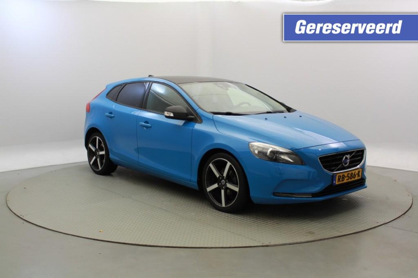 Volvo V40 - 1.6 D2 Momentum - Xenon, Clima, Stoelverw. GERESERVEERD - AutoWereld.nl