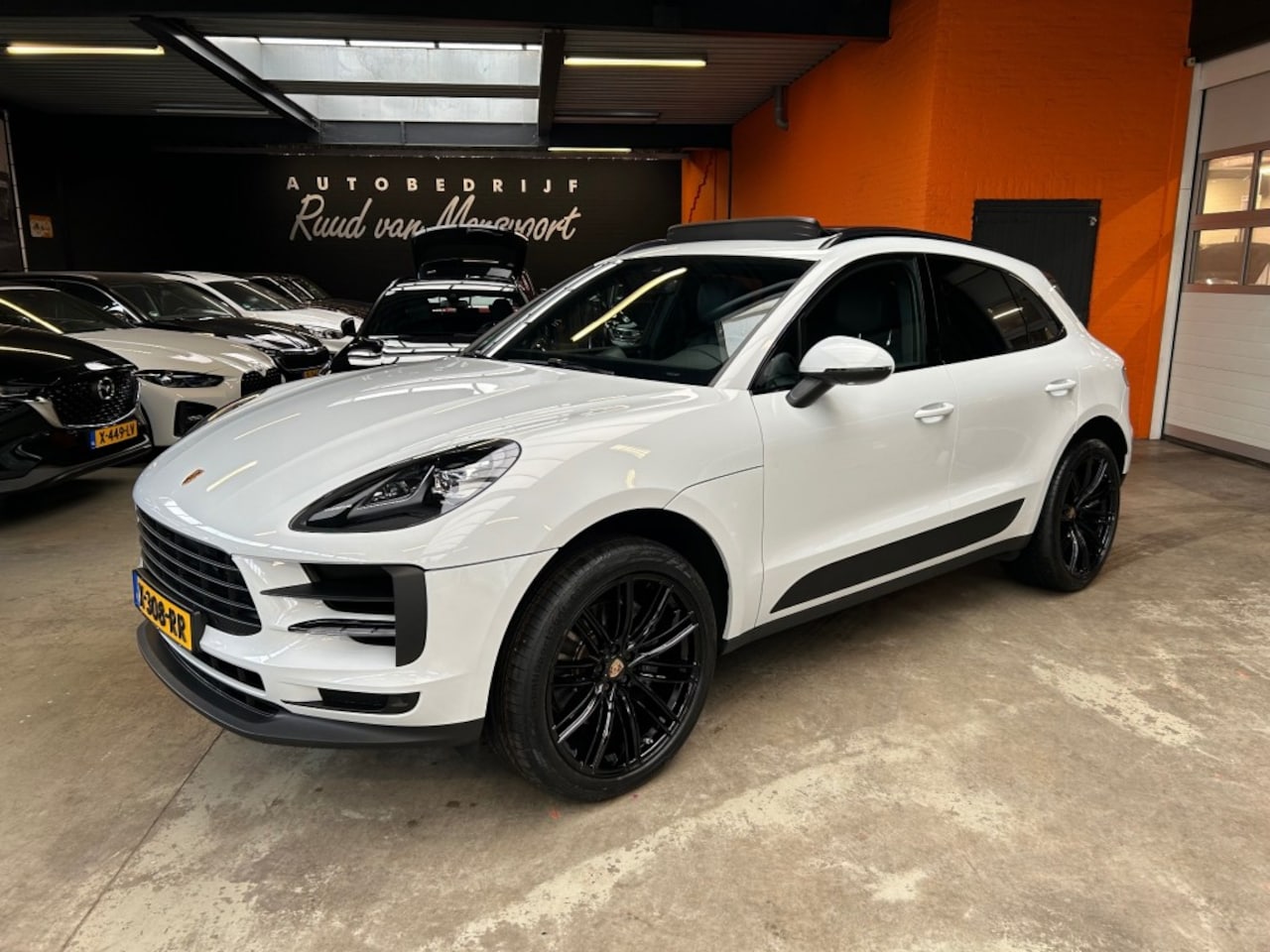 Porsche Macan - 3.0 S / Pano / Luchtvering / 21inch / Sportchrono / sportuitlaat - AutoWereld.nl