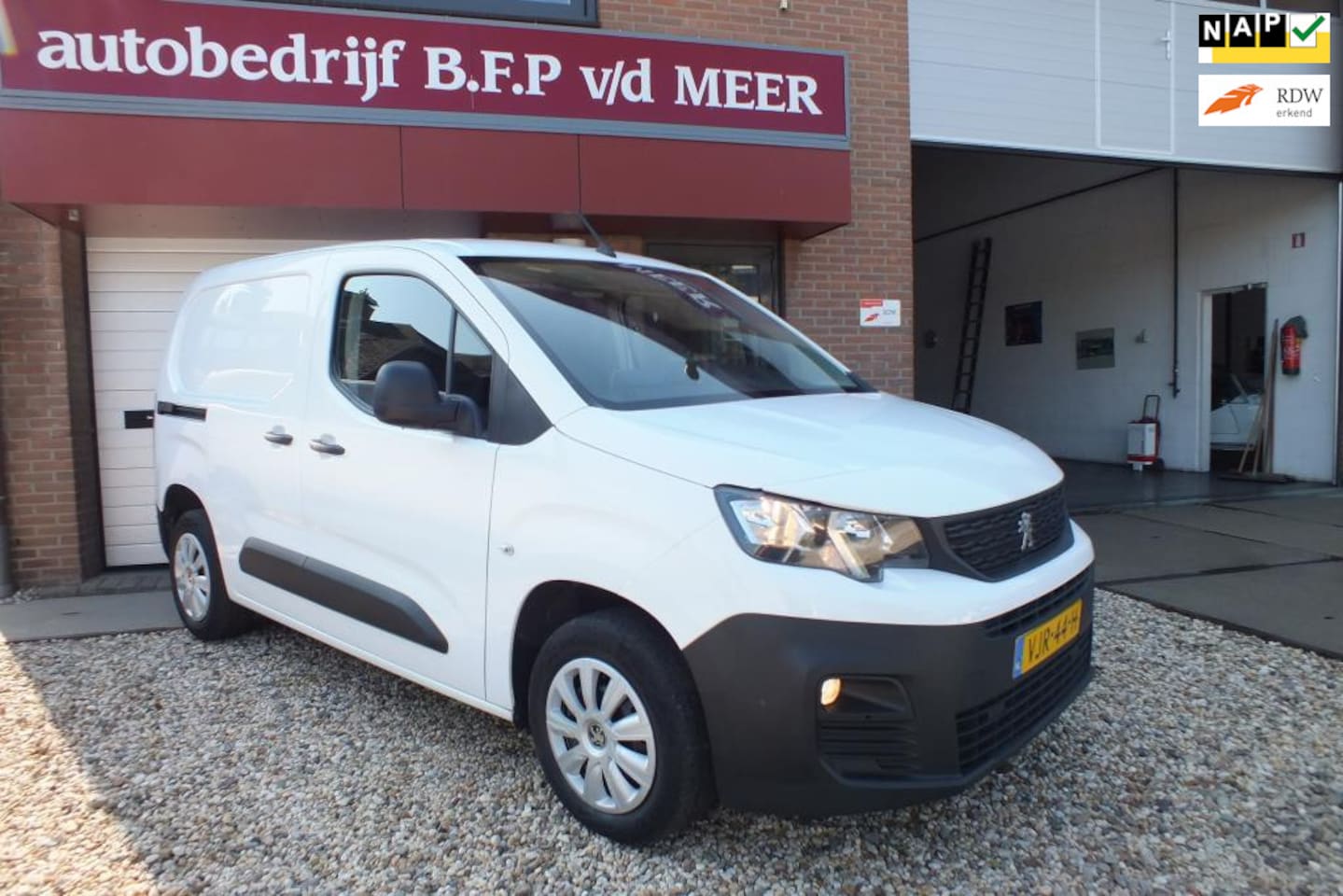 Peugeot Partner - 1.5 BlueHDI Premium Apple Carplay - AutoWereld.nl