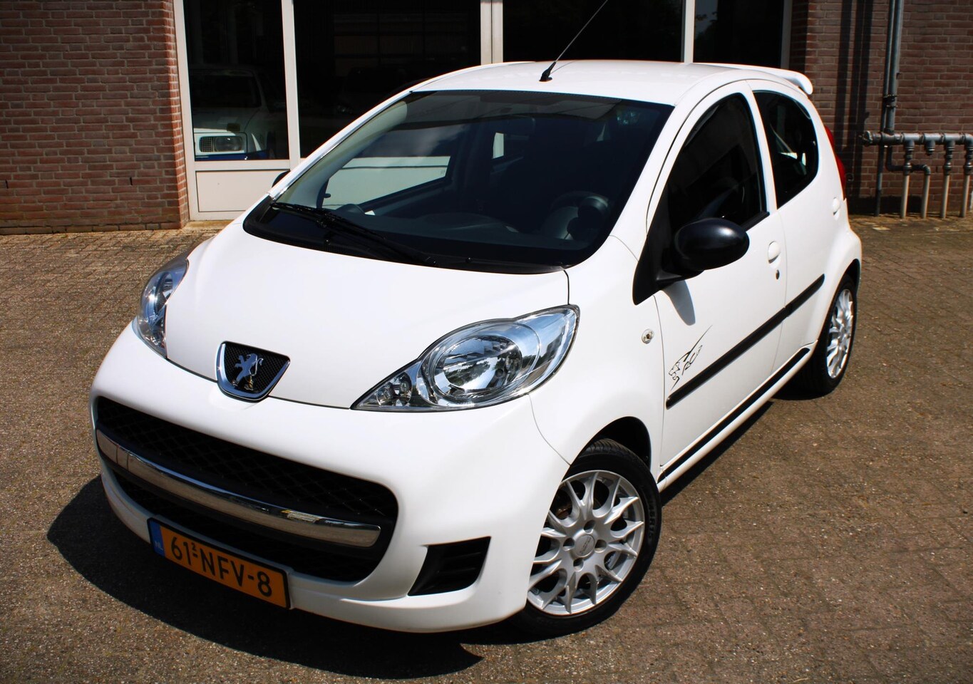 Peugeot 107 - 1.0-12V XS Airco, Elektr. ramen, Verstelbaar stuur, Deurvergrendeling op sleutel, 15" LMV, - AutoWereld.nl