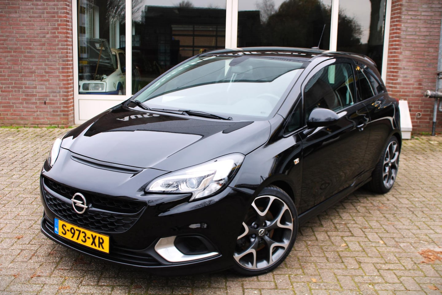 Opel Corsa - 1.6 Turbo OPC LPG, Lederen bekleding, Parksens A, CC, climate controle, Bluetooh, Sportsto - AutoWereld.nl