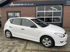 Hyundai i30 - 1.4i i-Drive GEEN AIRCO ( Centrale vergrendeling, Radio/CD) RIJKLAARPRIJS