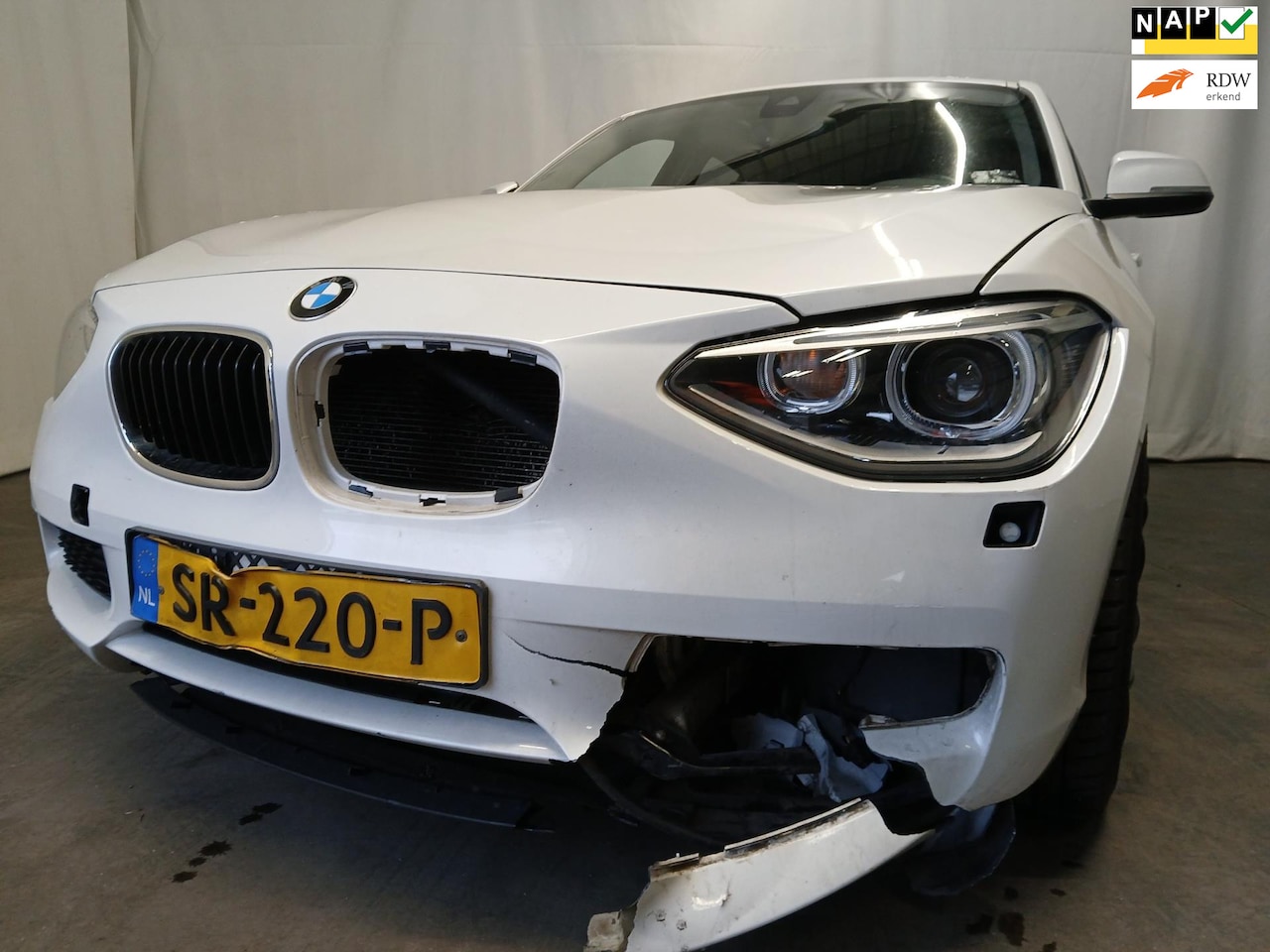 BMW 1-serie - 116i High Executive - Frontschade - Airco - Navi - Cruise - Export - AutoWereld.nl