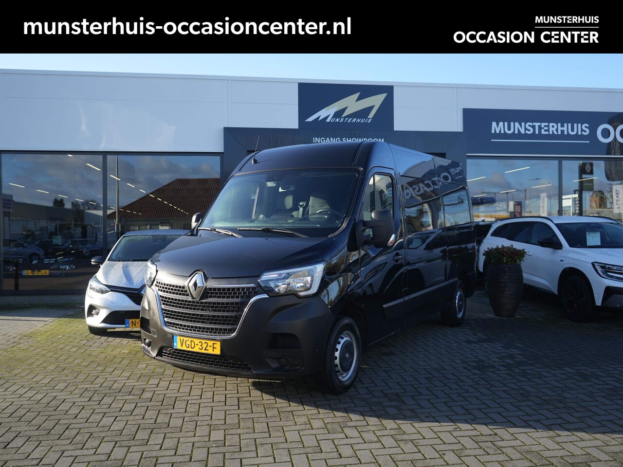 Renault Master - T33 2.3 dCi 135 L2H2 - Parkeersensoren voor + achter - Bluetooth - AutoWereld.nl