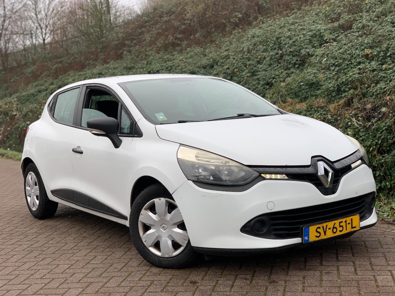 Renault Clio - 1.5 dCi ECO Authentique 2015 AIRCO SUPER PRIJS ! - AutoWereld.nl