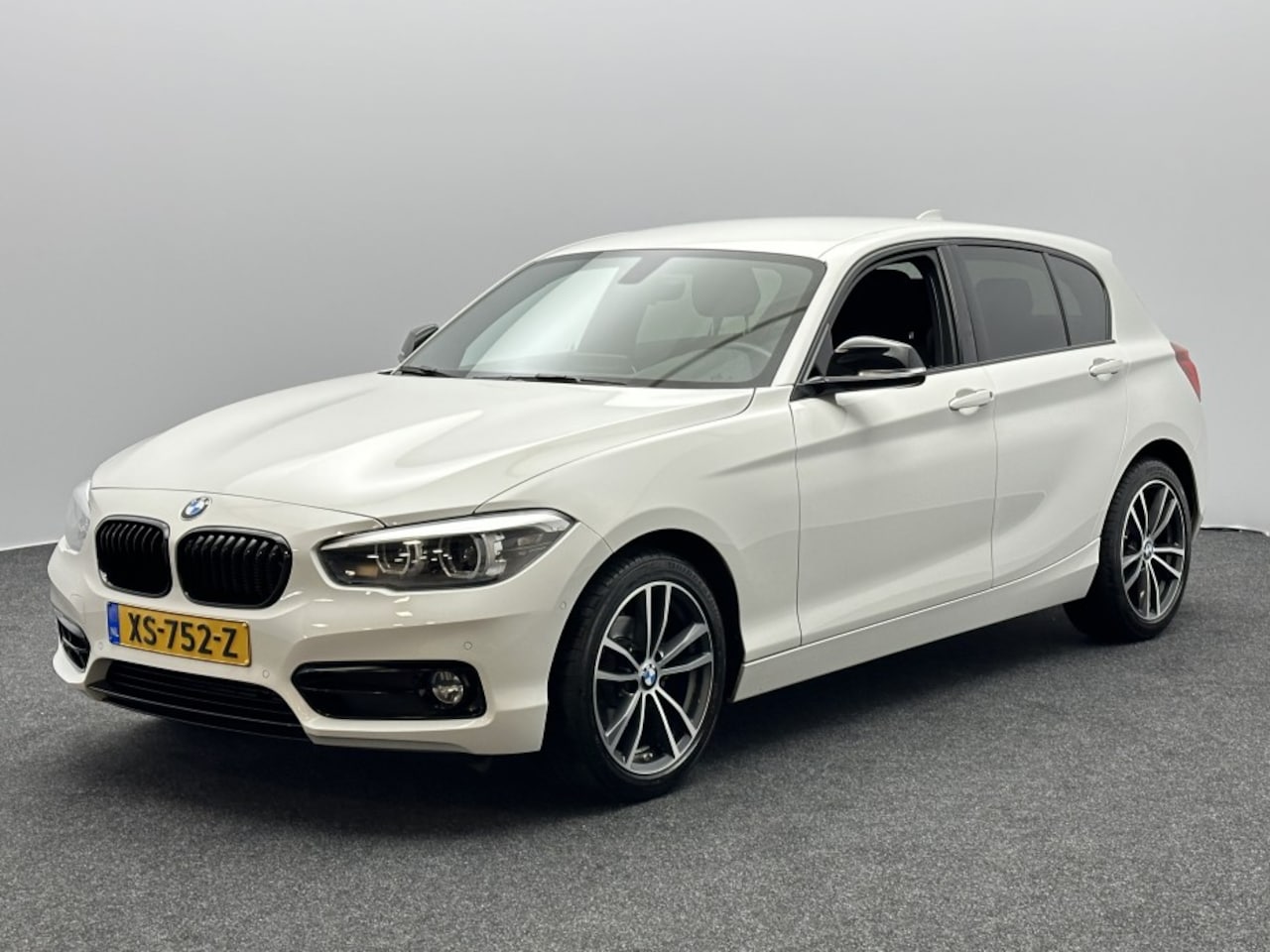 BMW 1-serie - 118 118i Sport Line Edition Black | Afn. Trekhaak | Navigatie | Camera | Sportstoelen | St - AutoWereld.nl