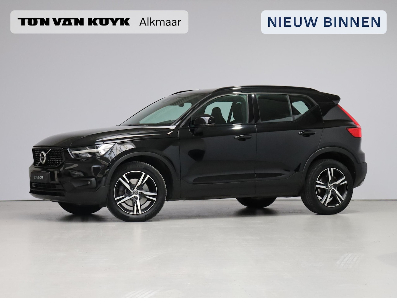 Volvo XC40 - 2.0 T4 R-Design / Verwarmde stoelen voor+achter / Adaptive cruise / Carplay / Leder alcant - AutoWereld.nl