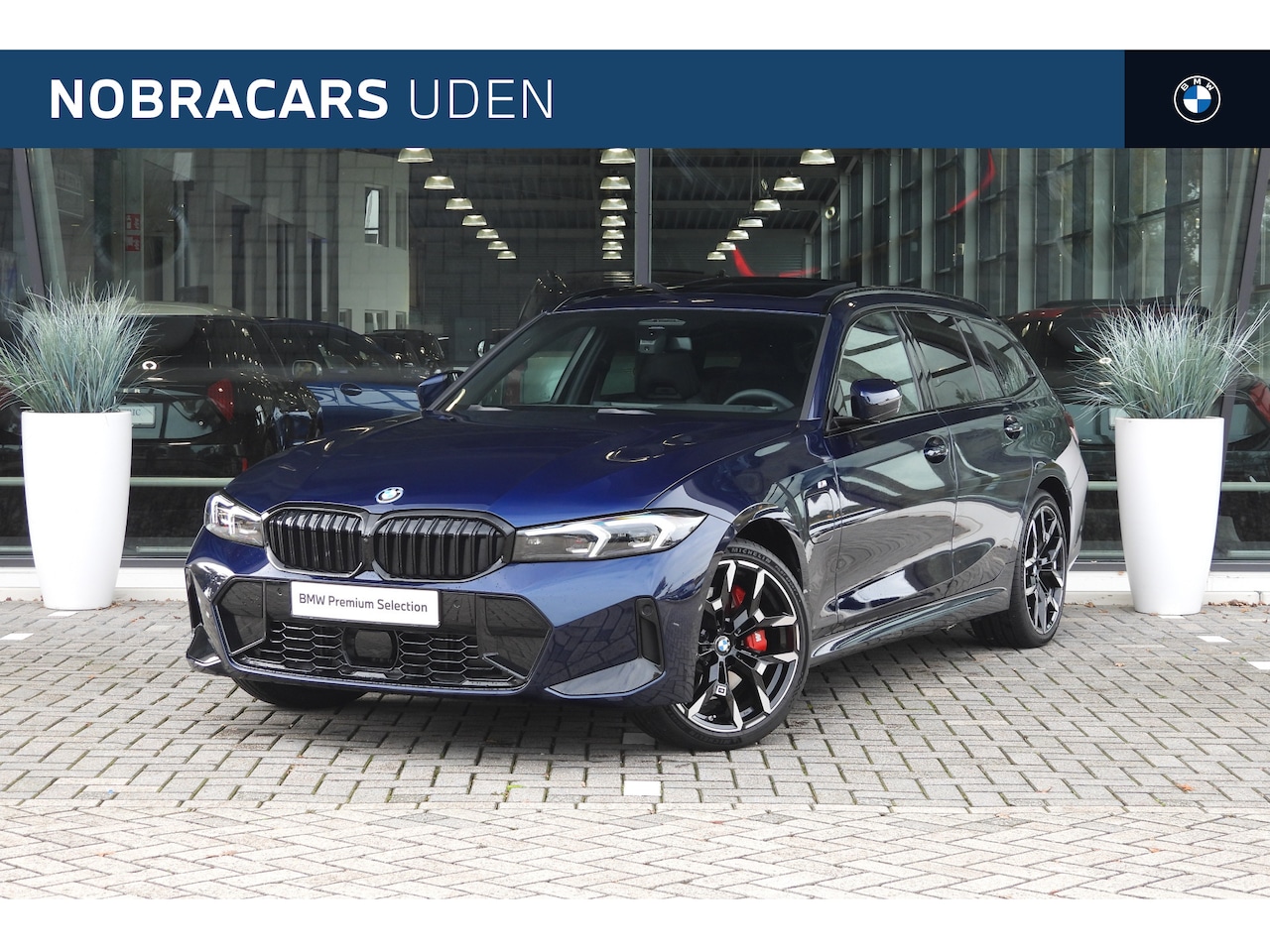 BMW 3-serie Touring - 330e High Executive M Sport Automaat / Panoramadak / Trekhaak / Adaptieve LED / Parking As - AutoWereld.nl