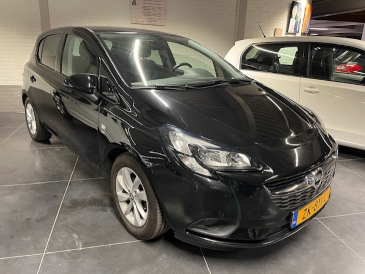 Opel Corsa - 1.4 Active Bluetooth Airco - AutoWereld.nl