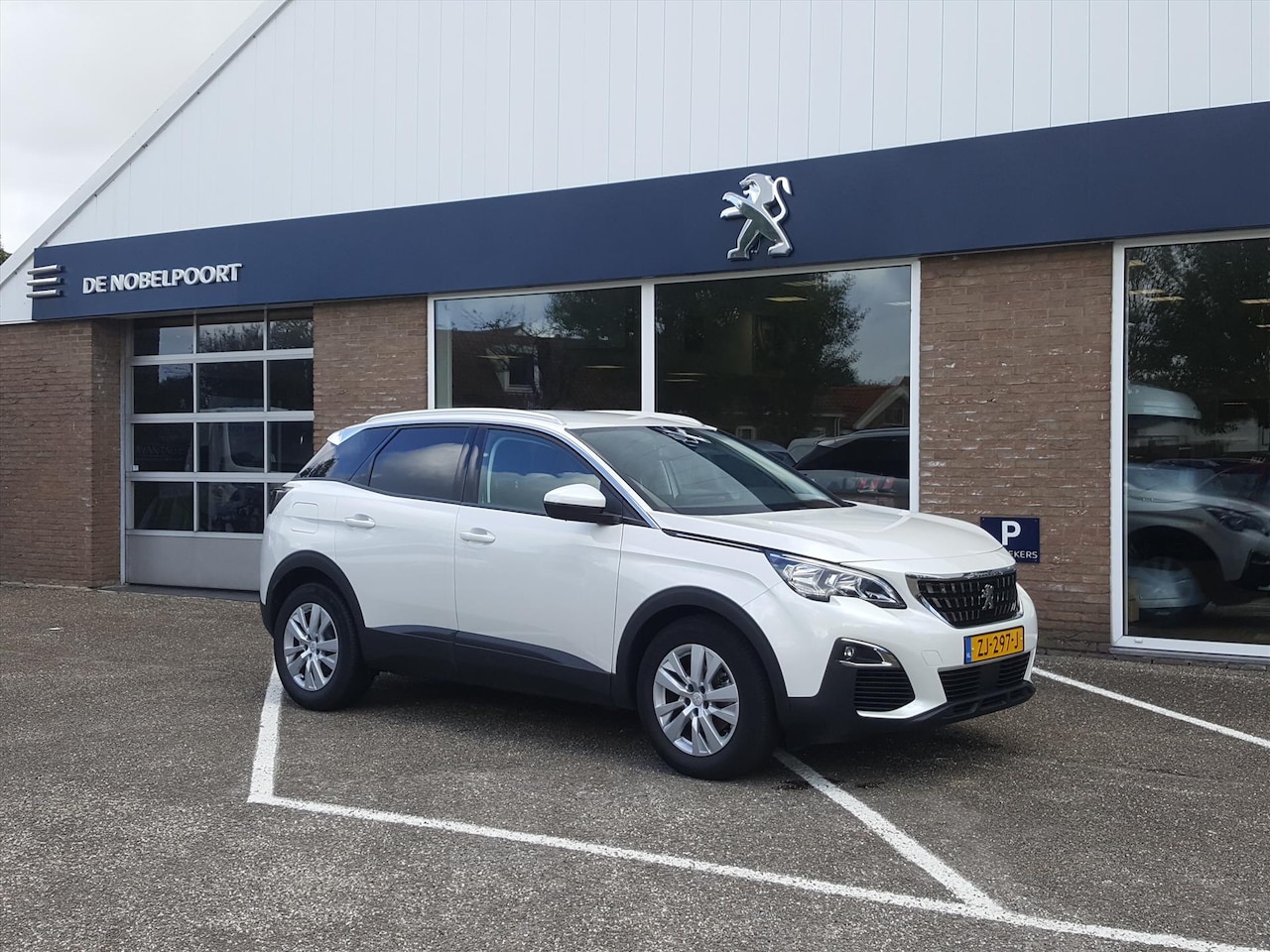 Peugeot 3008 - BLEU L. EXECUTIVE 1.2iPureTech-130pk | Navigatie | Cruise & Climate Control | Parkeersenso - AutoWereld.nl