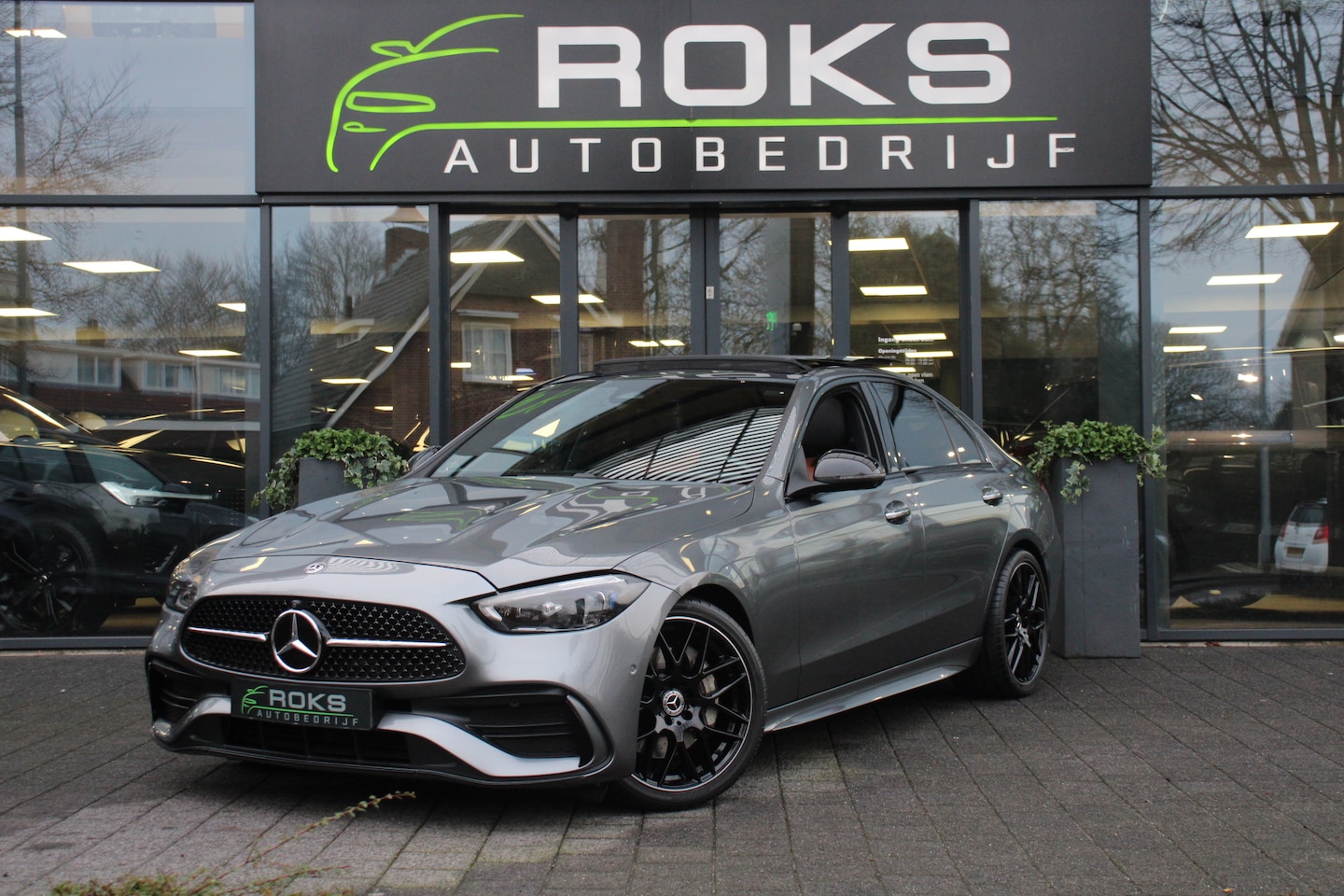 Mercedes-Benz C-klasse - 200 AMG Line NightPakket/360Camera/Mbux/Keyless/Burmester/Memory/Sfeerverlichting/Panorama - AutoWereld.nl