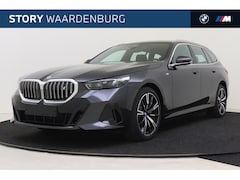 BMW i5 Touring - eDrive40 M Sport / Panoramadak / Trekhaak / Adaptieve LED / Parking Assistant / M Sportond