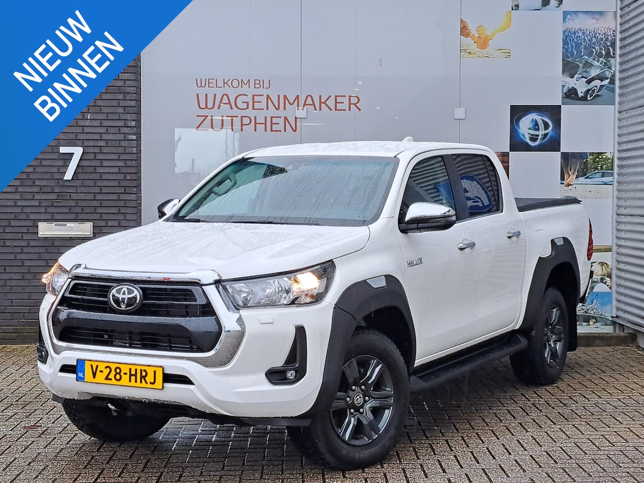 Toyota HiLux - 2.4 D-4D Double Cab Professional 2.4 D-4D Double Cab Professional - AutoWereld.nl