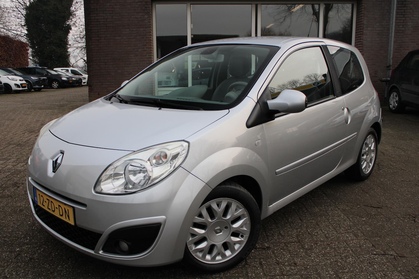 Renault Twingo - 1.2-16V Initiale Cruise control, Airco, Leder, Trekhaak Parksens. A, 15" LMV, Elektr. rame - AutoWereld.nl