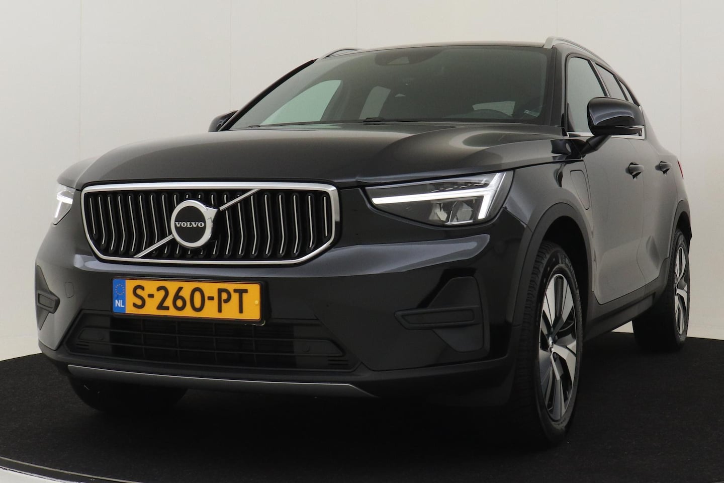 Volvo XC40 - T4 RECHARGE PLUS BRIGHT -POWER-SEATS|ADAP.CRUISE|TREKHAAK|GETINT.GLAS|CLIMATE - AutoWereld.nl