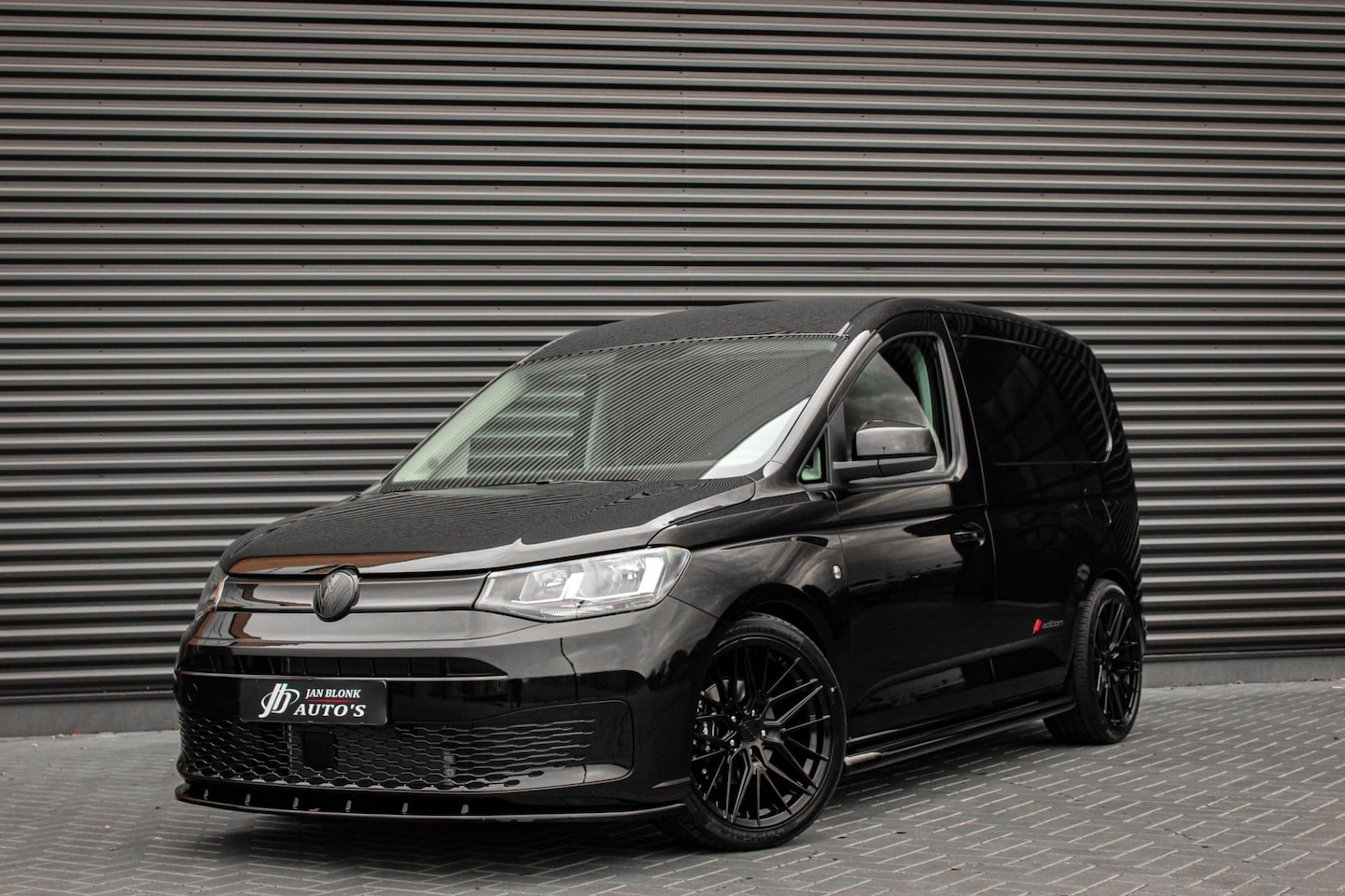 Volkswagen Caddy Cargo - 2.0 TDI FULL BLACK / JB- EDITION / LEDEREN BEKLEDING / MAXTRON / SIDE- BARS/ VERLAGINGSVER - AutoWereld.nl