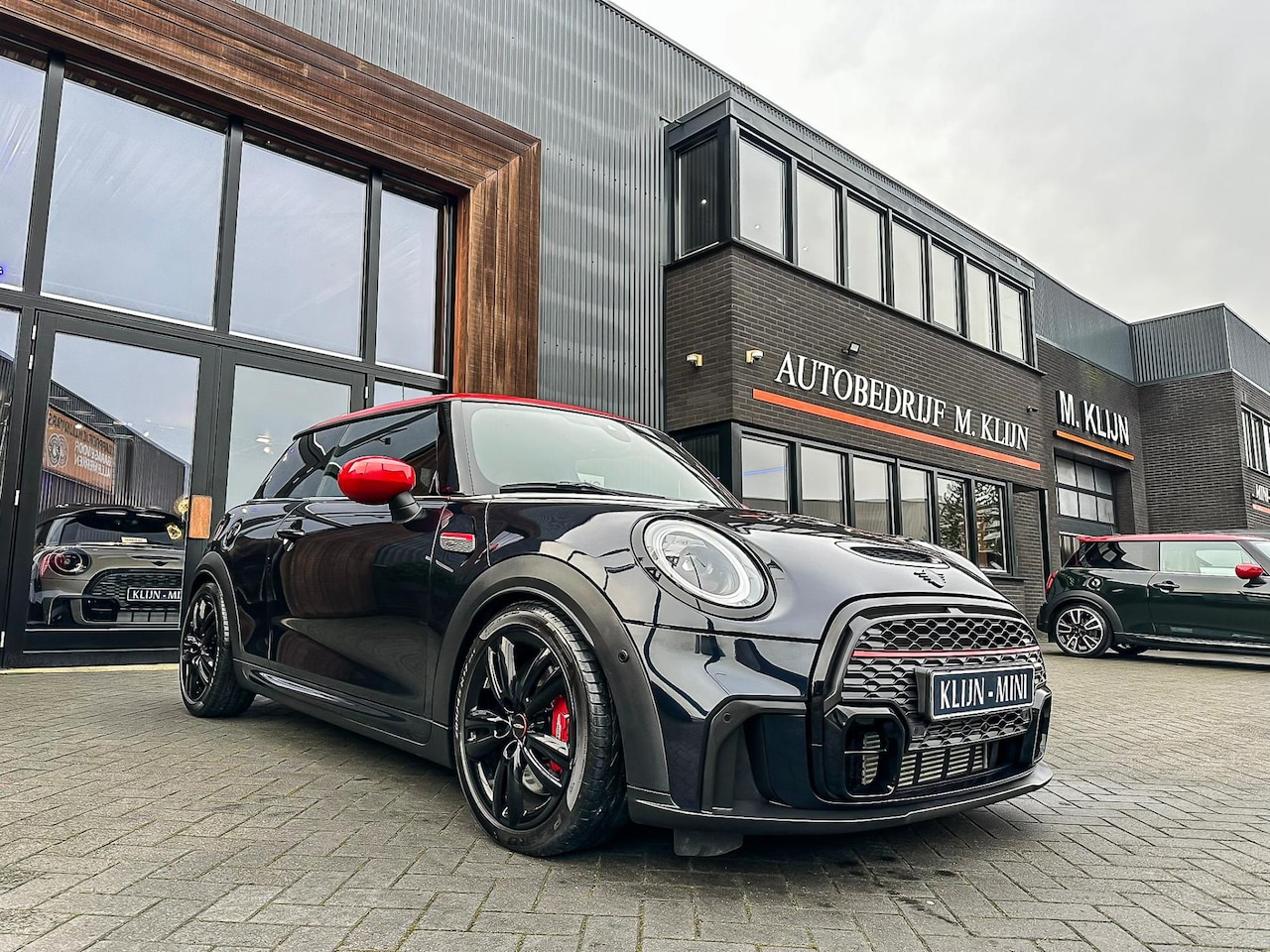 MINI John Cooper Works - Mini 2.0 F1 aut 231pk Blackline/Camera/Head up/16.000km - AutoWereld.nl