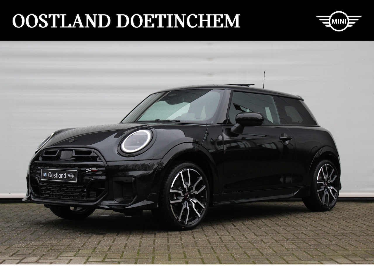 MINI Cooper - Hatchback C Automaat / John Cooper Works / Pakket M / 18 inch JCW Lap Spoke 2-tone - AutoWereld.nl